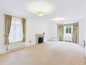 Sitting Room- click for photo gallery
